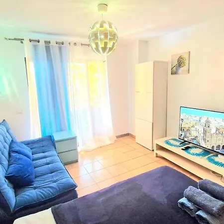 Modern In Castle Harbour Apartment