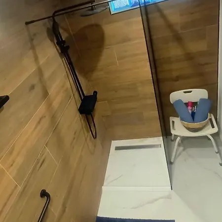 Modern In Castle Harbour Apartment